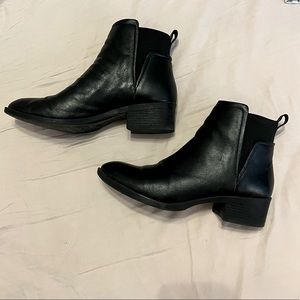 Kenneth Cole leather Chelsea boots size 8
